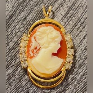 Vintage 14K Gold Hand-Carved Shell Cameo Pendant 5.5g